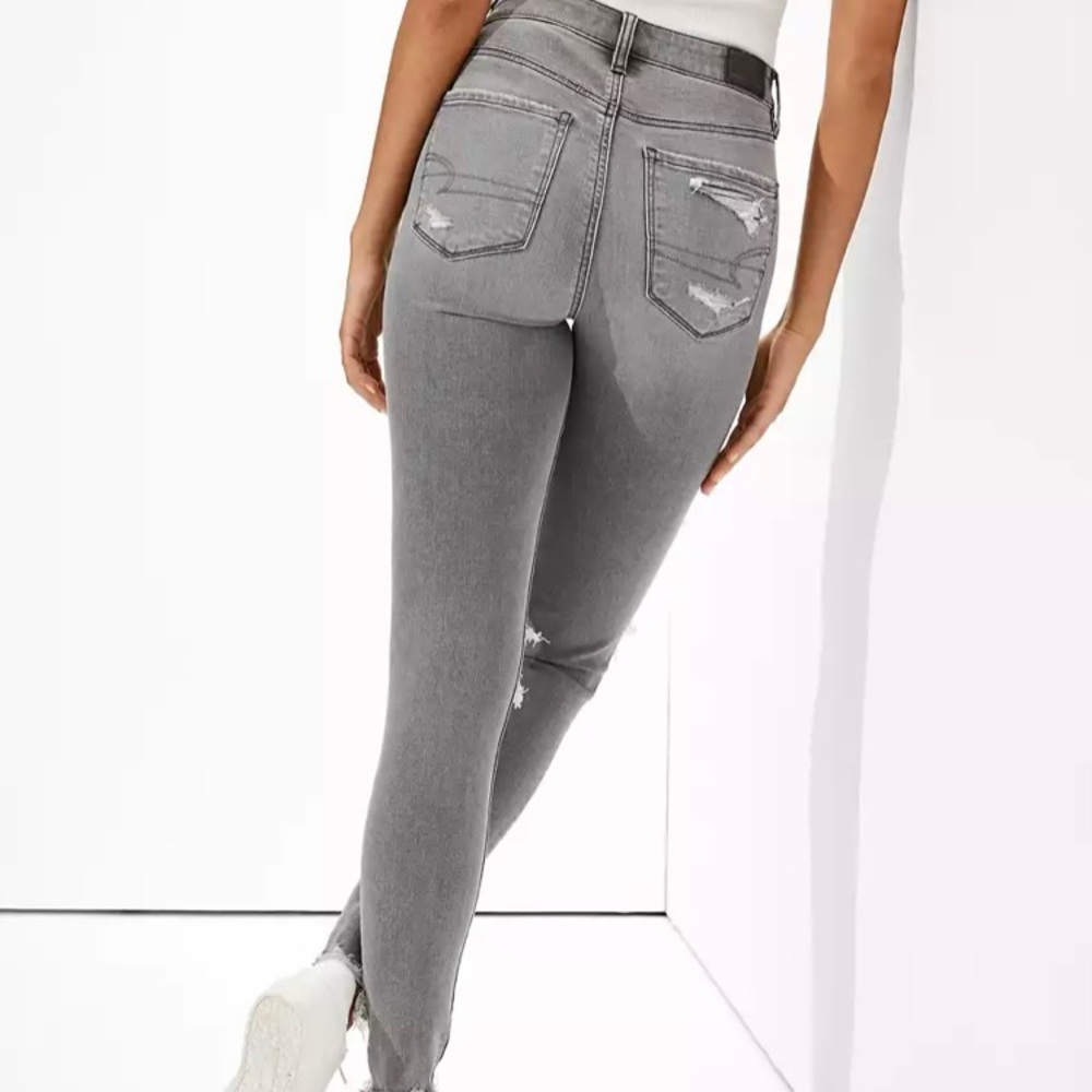 American Eagles Distressed Skinny Jeans